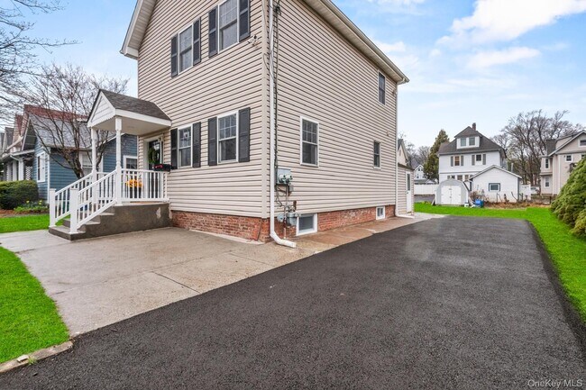 Building Photo - 78 E Maltbie Ave