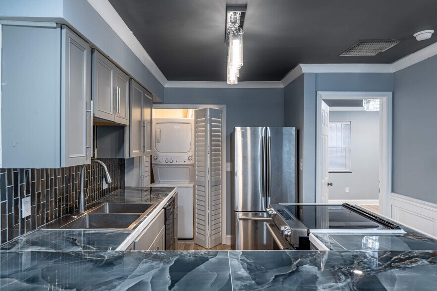 Building Photo - 446 E Siebenthaler Ave