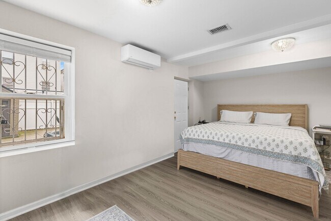 Building Photo - 359 Cator Ave