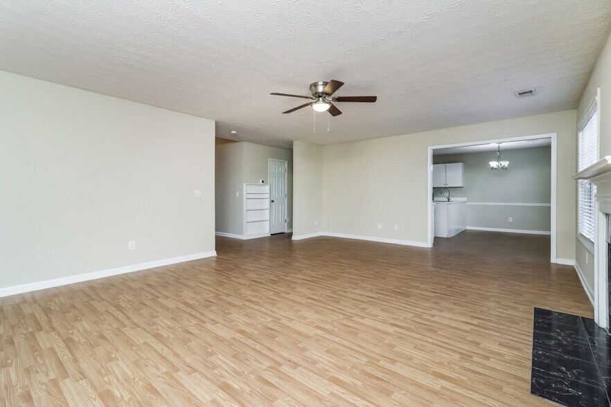 Building Photo - 300 Kentshire Pl NW