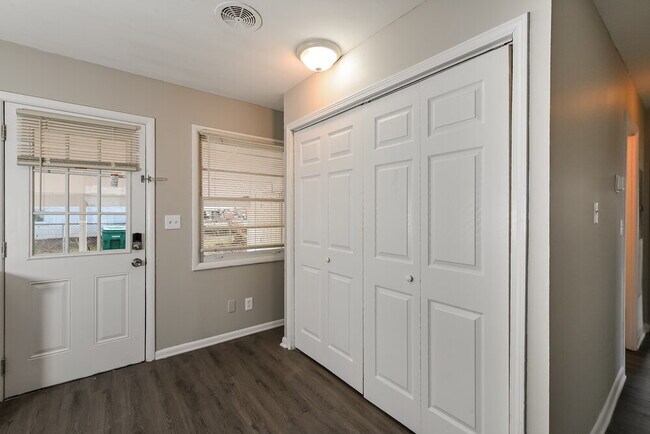 Building Photo - 645 Melrose Dr