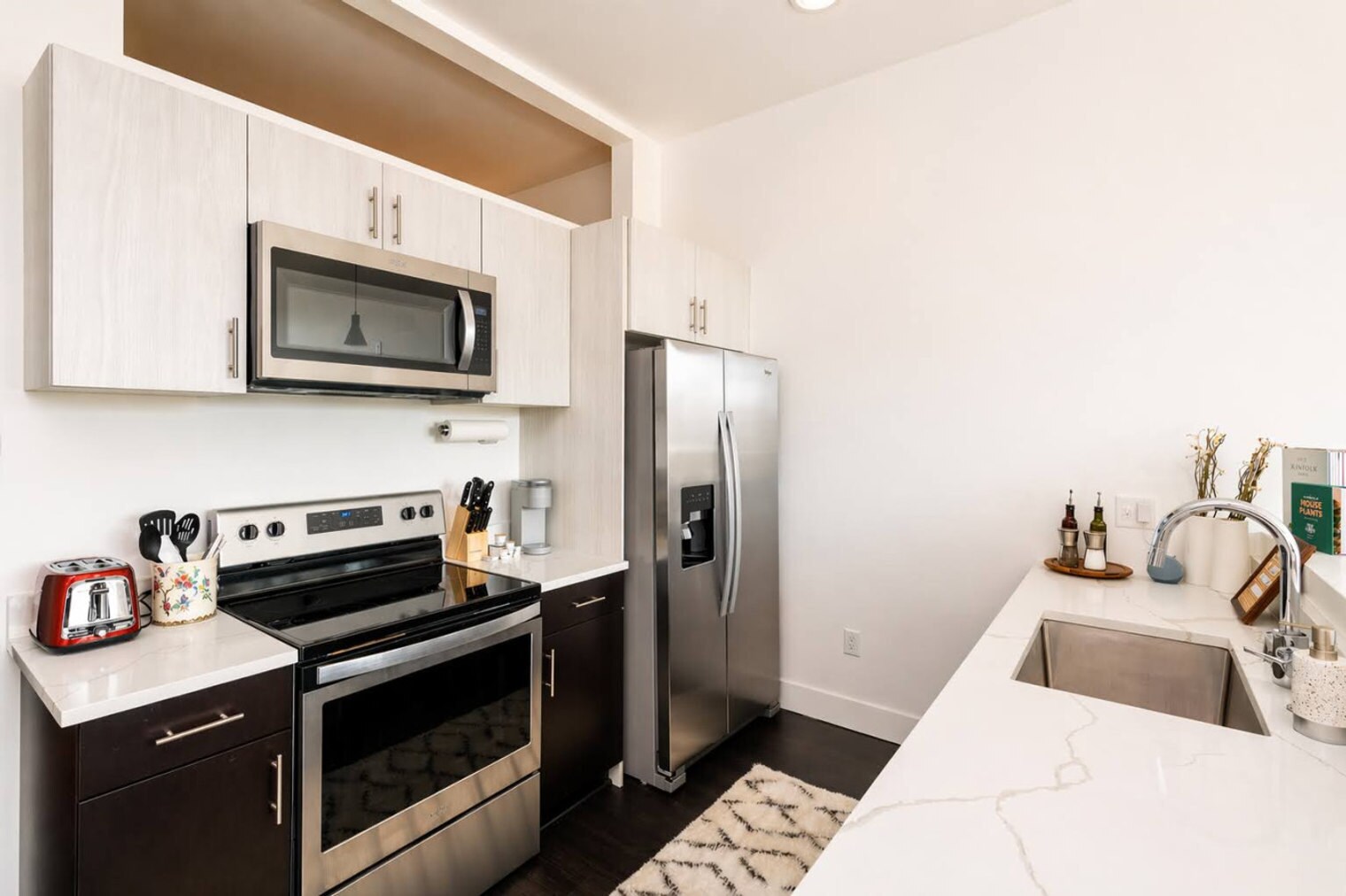 Building Photo - 550 W Juneau Ave