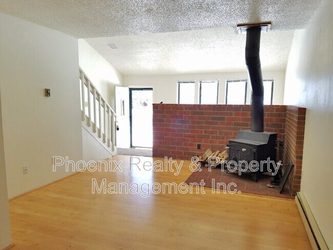 Building Photo - 901 Sir Galahad Dr