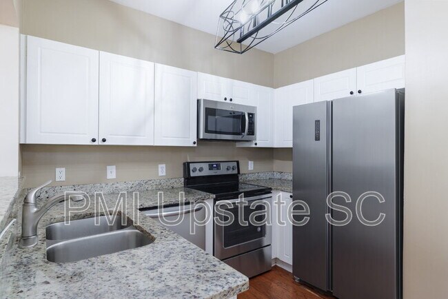 Building Photo - 204 E Park Ave