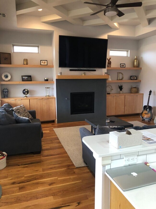 Building Photo - Amazing- Transitional Style Home with Custom Finishes w/ Community Pool- Gated- Edmond Schools