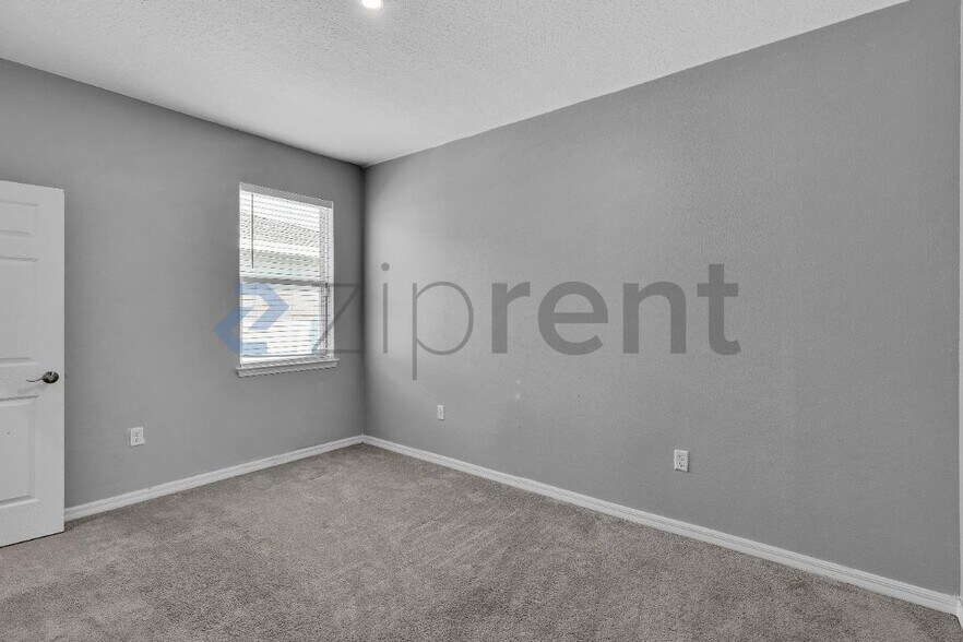 Building Photo - Unit