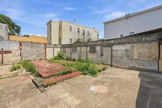 Building Photo - 78 Logan Ave
