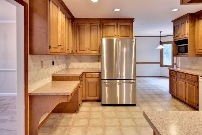 Building Photo - Beautiful Home on Quiet Cul-de-sac