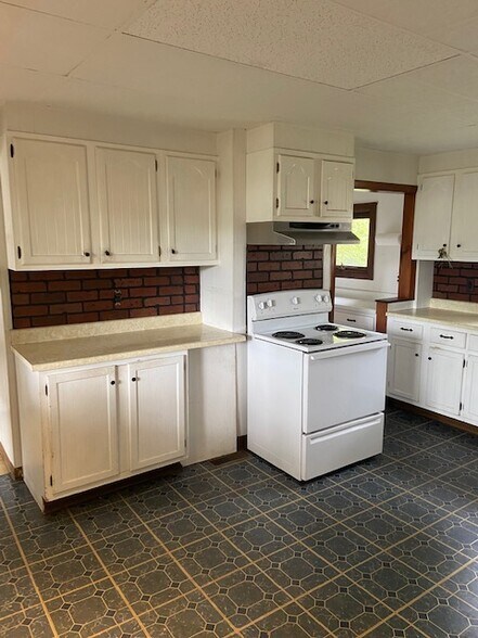 Electric Stove - 404 Washington St