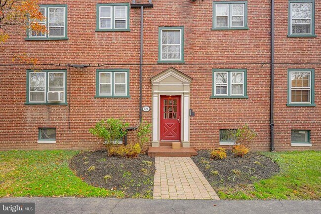 Building Photo - 671 Franklin Pl