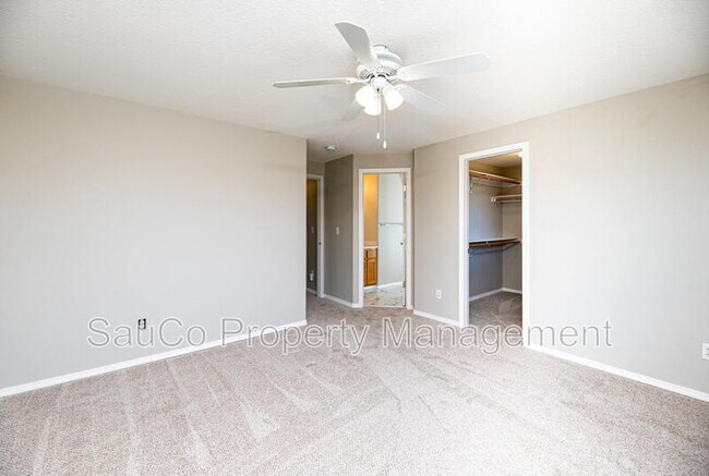 Building Photo - 1383 NE Dutch Ln