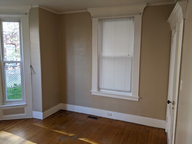 Building Photo - 33 Myrtle St