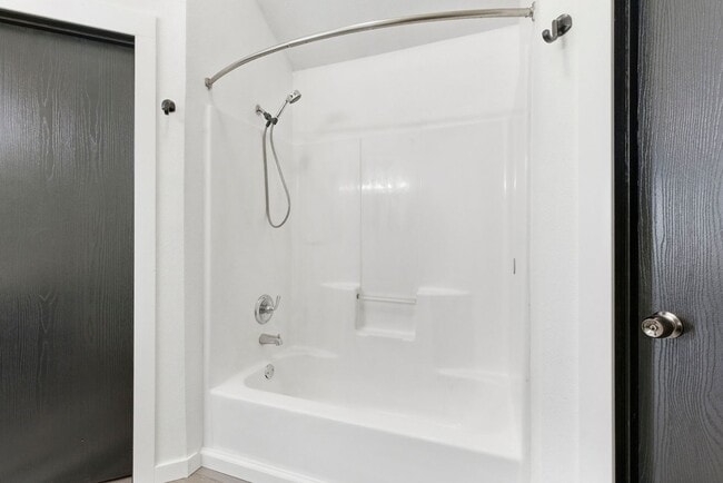 Building Photo - 3 Bedroom | 2 Bathroom | 2 Car Garage | Springfield MO | Fenced Back Yard!