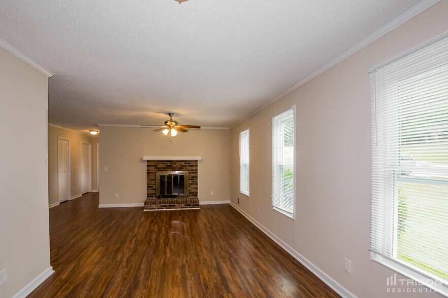 Building Photo - 530 N Royal Tower Dr