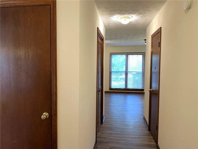 Building Photo - 1107 Booth Ct SW