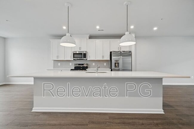 Building Photo - 636 Brookwood Glen Terrace