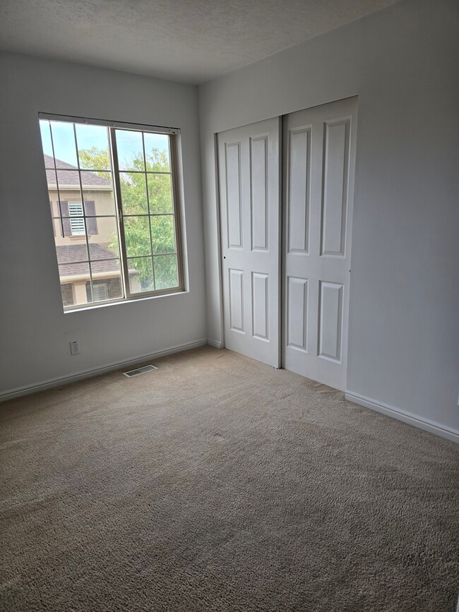 Building Photo - 13463 S Corbin Valley Dr