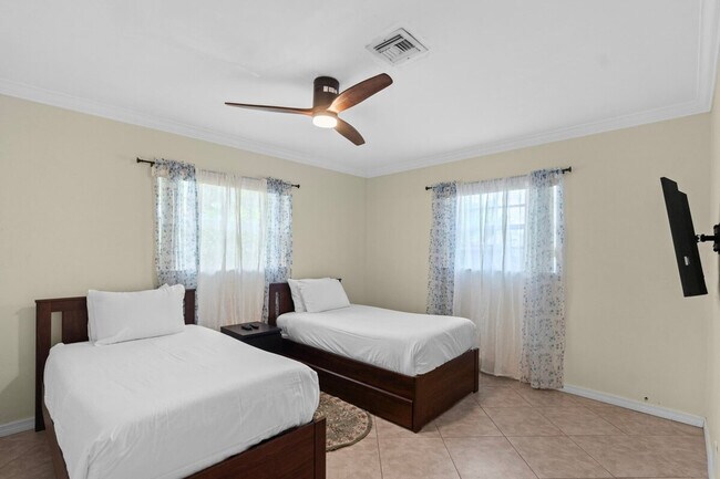 Building Photo - 311 SW 8th St