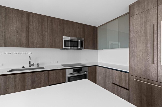 Building Photo - 88 SW 7th St