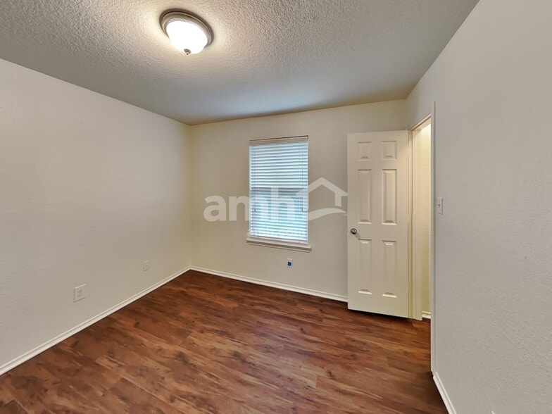 Building Photo - 3123 Candleside Dr