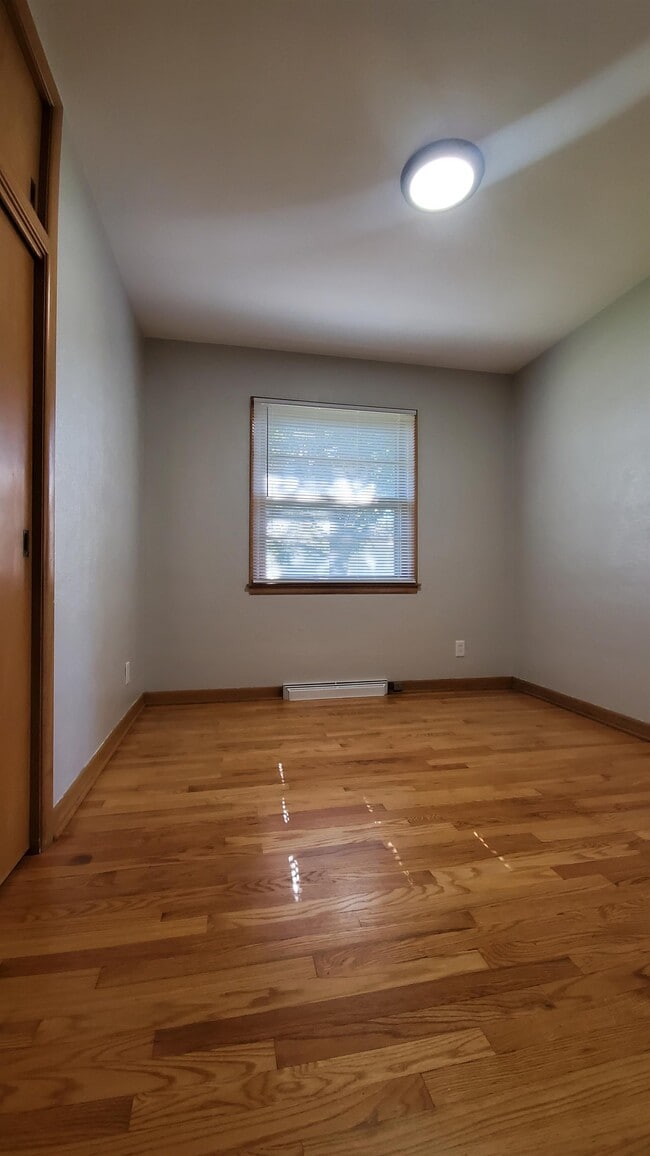 Building Photo - 3339 Henderson Ave SE