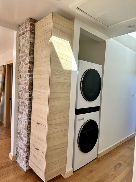 Large Pantry & original exposed brick - 1615 Shell Ave