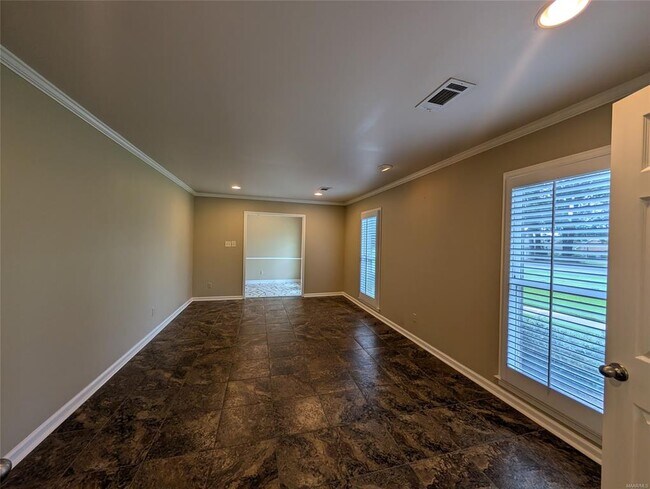 Building Photo - 111 Arrowhead Dr