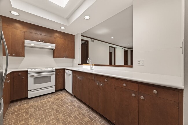 Building Photo - 10614 Fairlane Dr