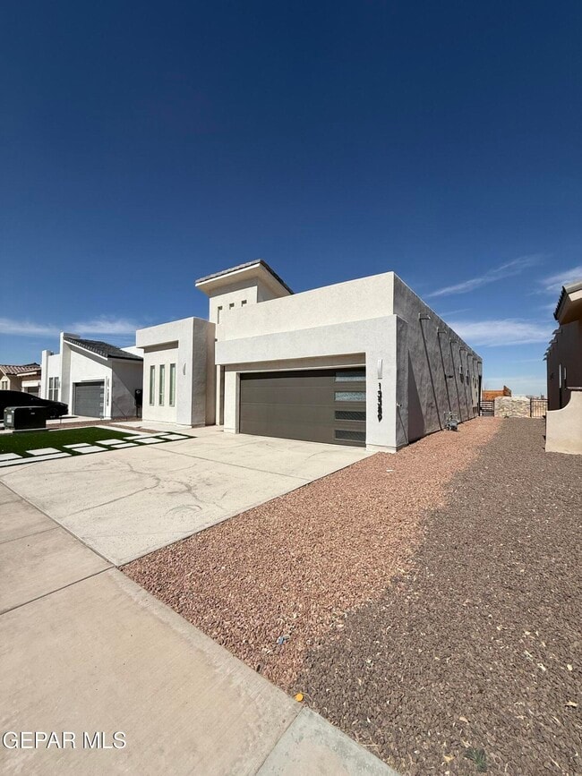 Building Photo - 13389 Carterton Ave