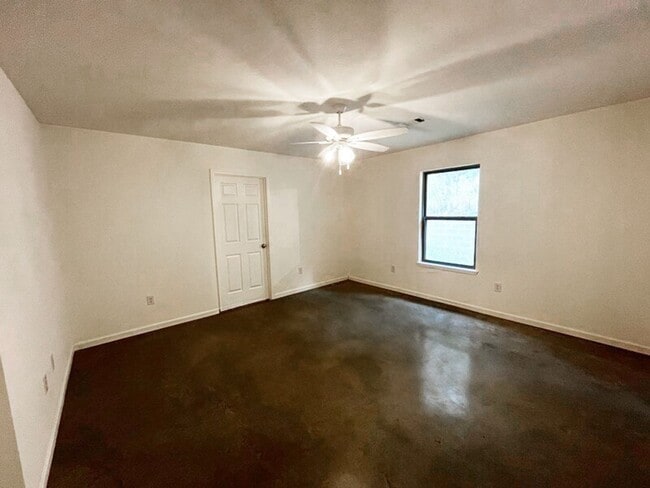 Building Photo - Charming 3-Bedroom Retreat in the Heart of...