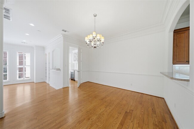 Building Photo - 1329 Hyde Park Blvd