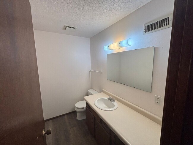 Building Photo - Fandre Dr 2823-2825
