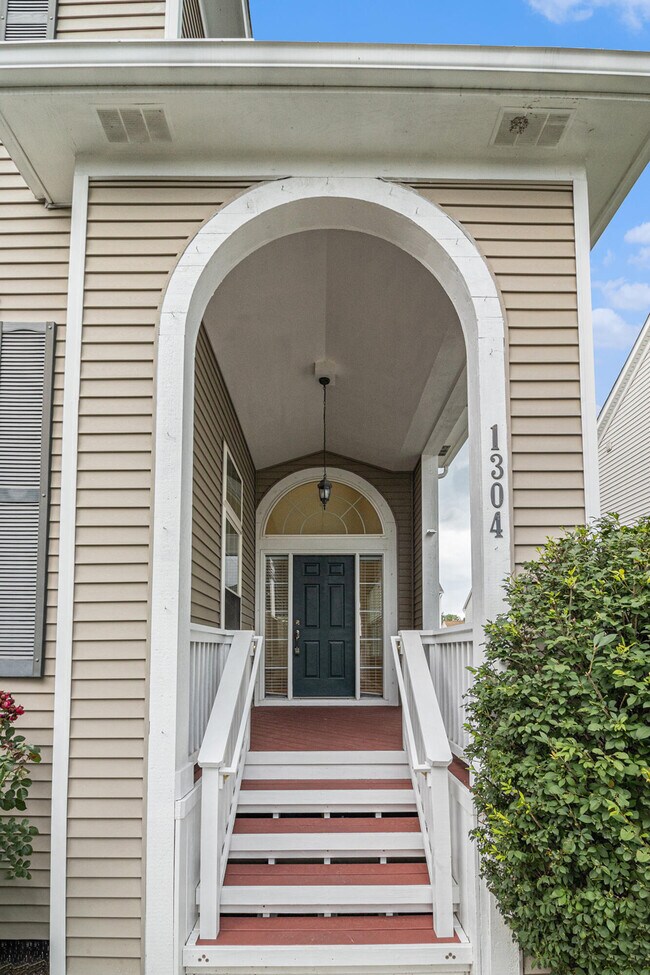 Primary Photo - 1304 N Bay Dr