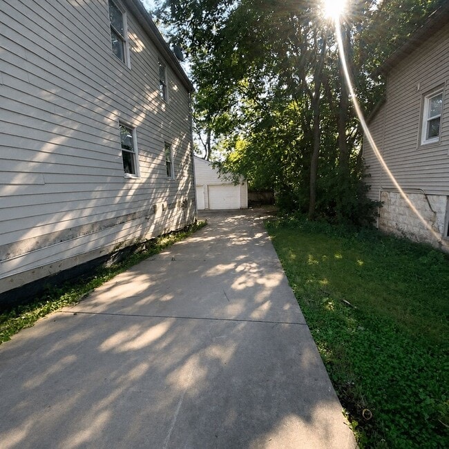Building Photo - 1112 S 63rd St
