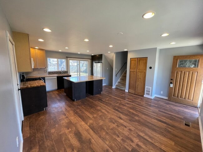 Building Photo - 144 Monterey Dr