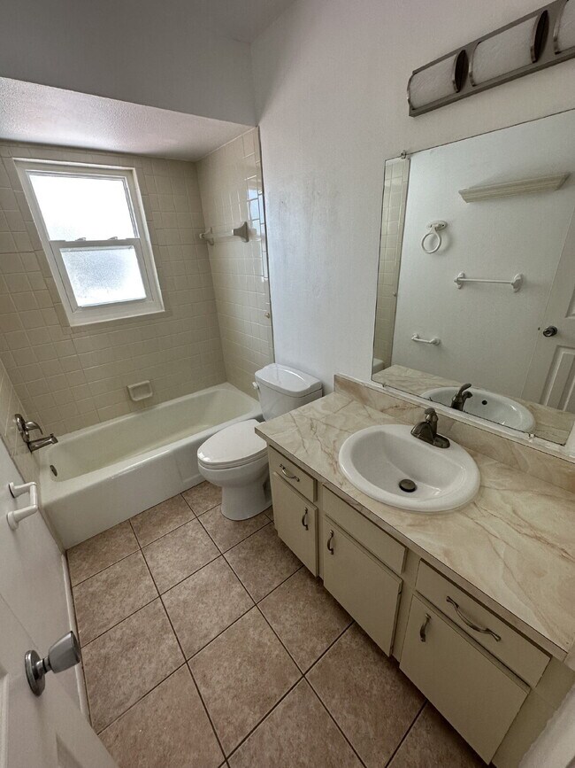 Building Photo - Updated 2 Bedroom, 2 Bathroom Home with St...