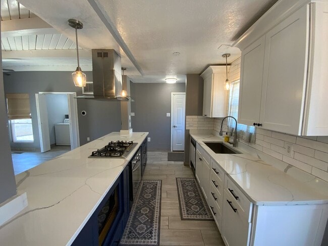 Building Photo - 3 Bedroom Single Story Home Available Near...