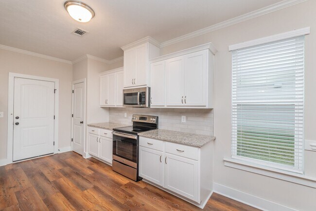 Building Photo - Welcome home to Summerton Village!  Ask us about our 1 month of FREE RENT!