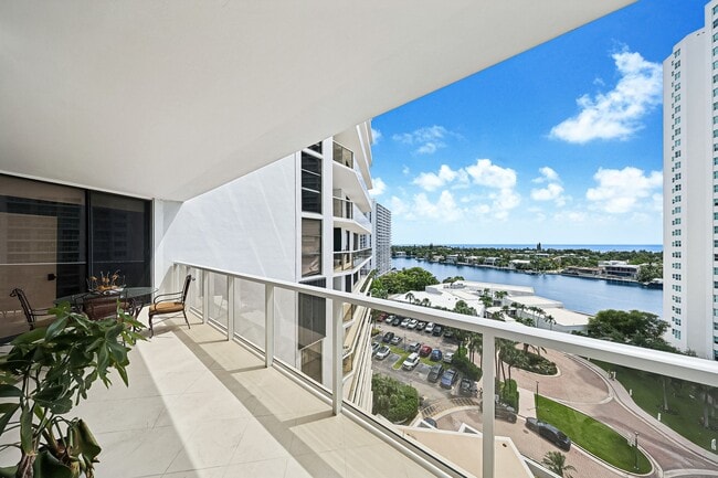 Building Photo - 20281 E Country Club Dr