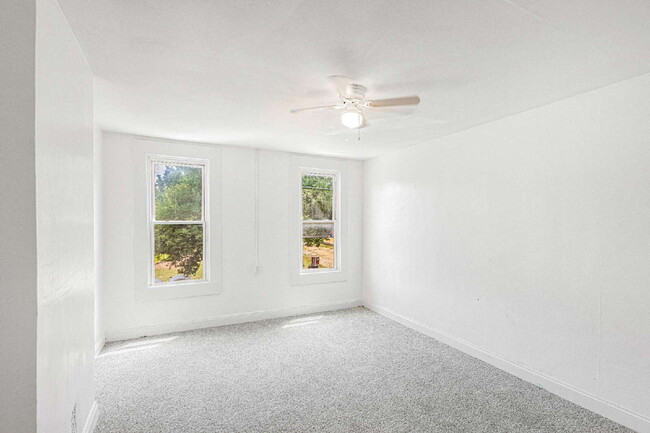 Building Photo - SECTION 8 WELCOME!
