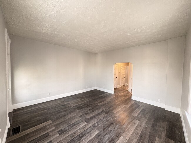 Building Photo - 109 S 13th St