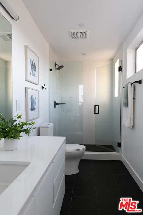 Building Photo - 423 1/2 S Wilton Pl