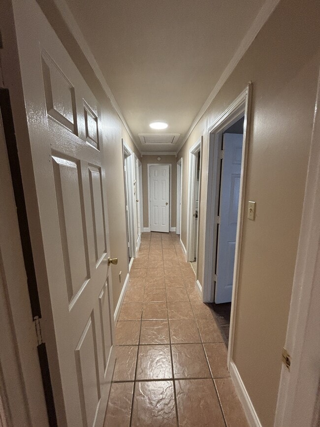 Building Photo - 3895 St Elmo Ave