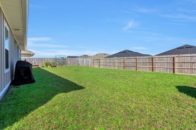 Building Photo - 4 BEDROOMS IN GULF BREEZE!!