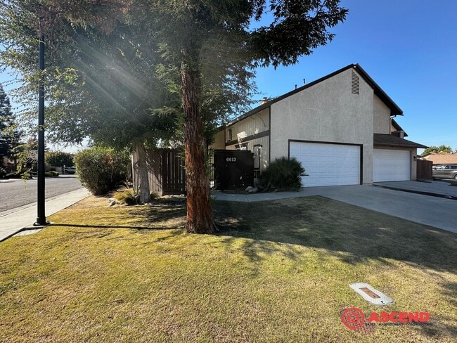 Primary Photo - Charming Condo Located in HOA!