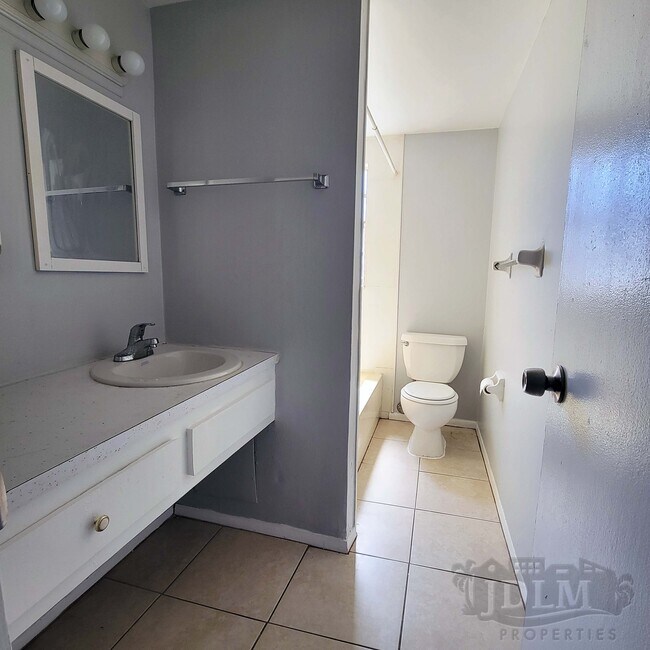 Building Photo - 3810 N 56th St