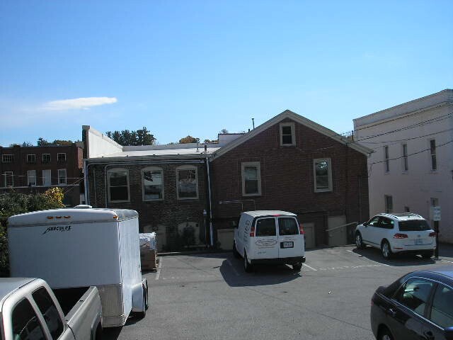 Building Photo - 293B W Main - Loft