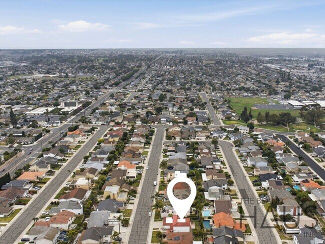 Building Photo - Newly Remodeled Huntington Beach Home with Brand-New AC & Premium Finishes