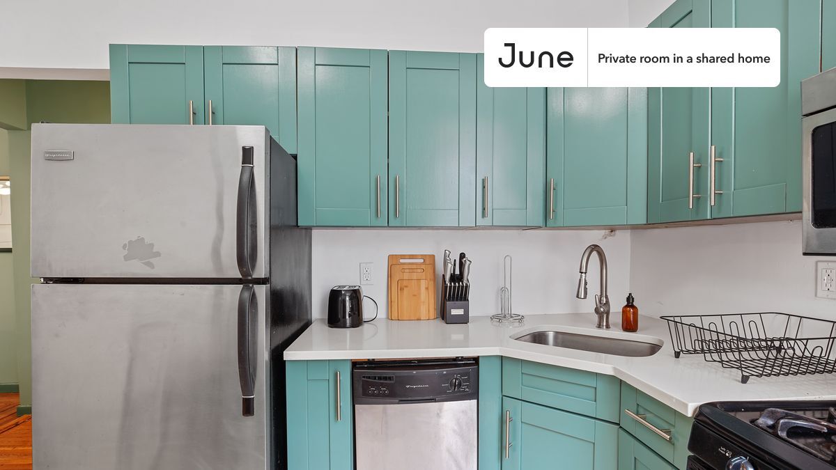 Building Photo - Room in Shared 4 bed/1 bath home