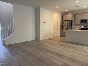 Building Photo - 8851 Flora Run Ave